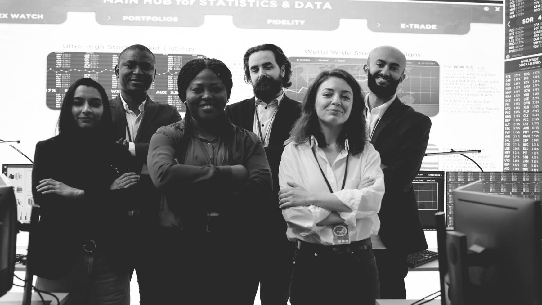 Finanzanalyse Arbeitsplatz mit Charts und Datenvisualisierungen